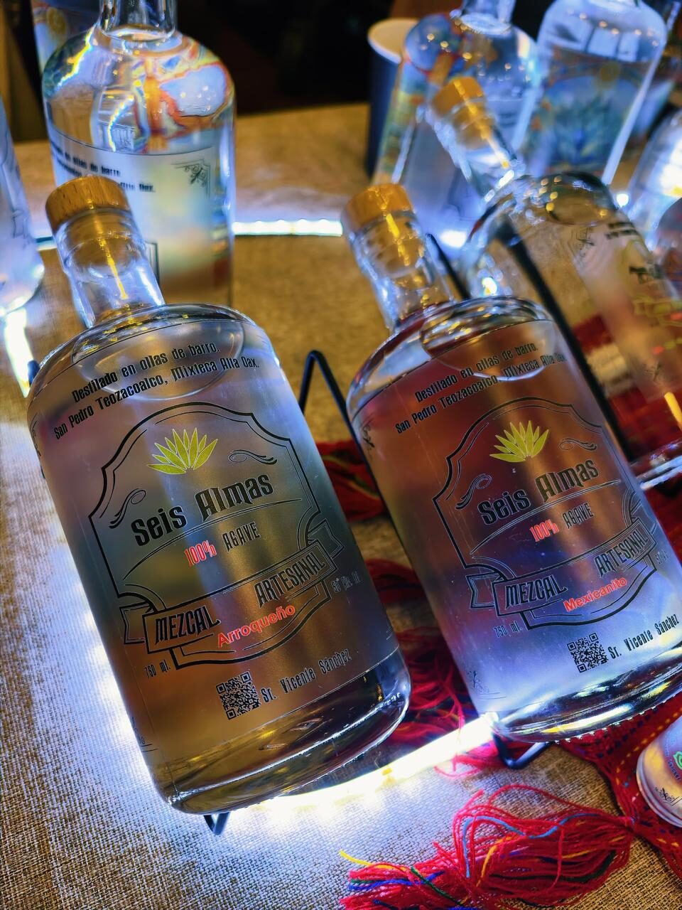 Botellas de Mezcal Seis Almas Arroqueño y Mexicanito